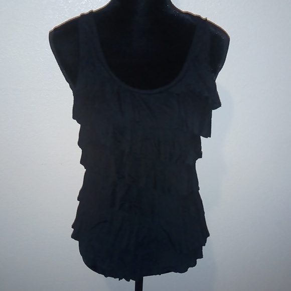 🆕 Black ruffles tank top - Picture 2 of 5